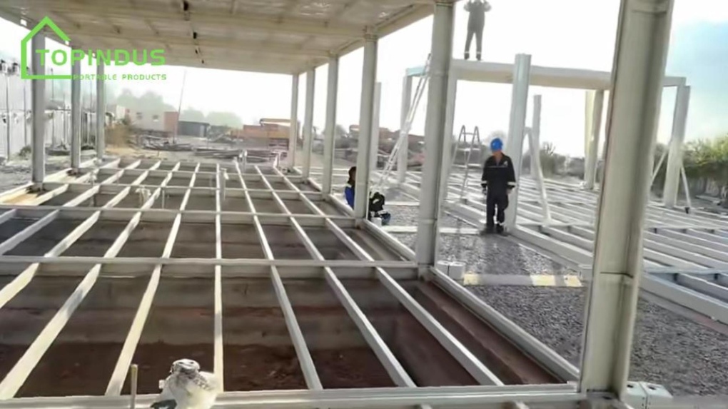 Projek Rumah Kontena Pek Rata Tersuai TOPINDUS di Tajikistan Sedang Dipasang